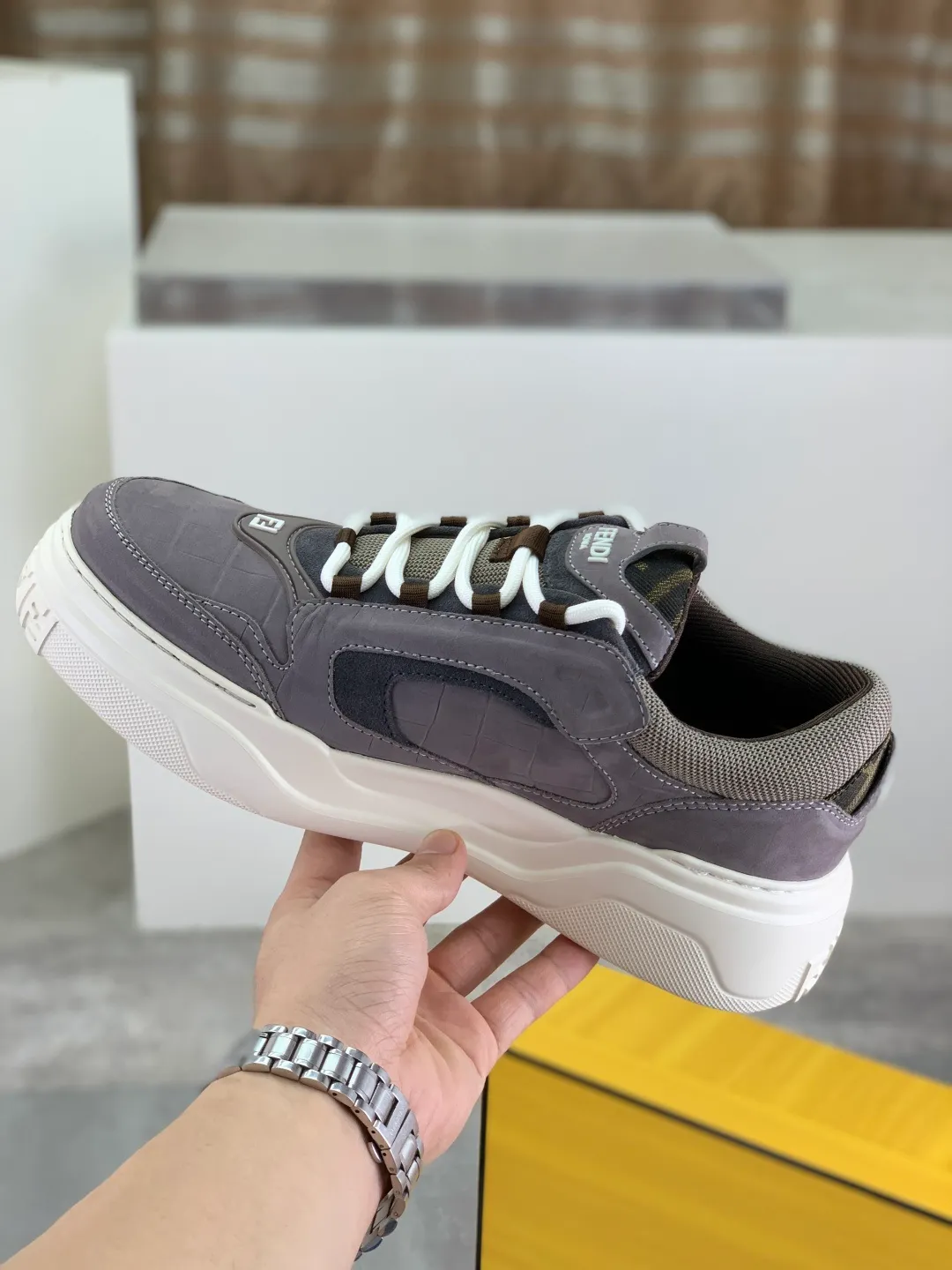 Men's Men's Shoes 💰P800 New Style 💰💎💎💎Summer Hot Style [FENDI Fendi] Top Version 🆕New slip-on sneakers, wavy soles engraved with original words. Embossed Fendi Flow lettering on the heel. The upper is made of high-end calfskin and breathable materials. Original lining with tone-on-tone details decorated with innovative handcrafting techniques. Ultra-light and wear-resistant TPU and IP foam soles, overall lightweight and comfortable. Size:39-44 (38 45 can be customized)